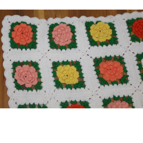 VTG Handmade 3D Crochet Multicolor Rose Flowers Granny Square Afghan 51”x66” - Picture 6 of 11